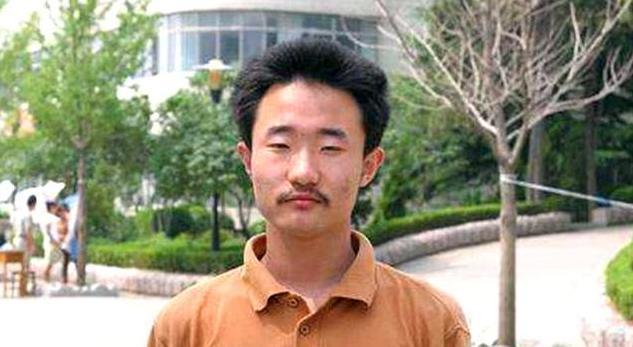 2002年，一名在美国深造的中国留学生，以吃不惯美国饭为由，拒绝了斯坦福大学开出