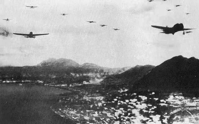 这是香港史上最黑暗的时期​1941年12月，日军侵略者占领香港。万人坑、