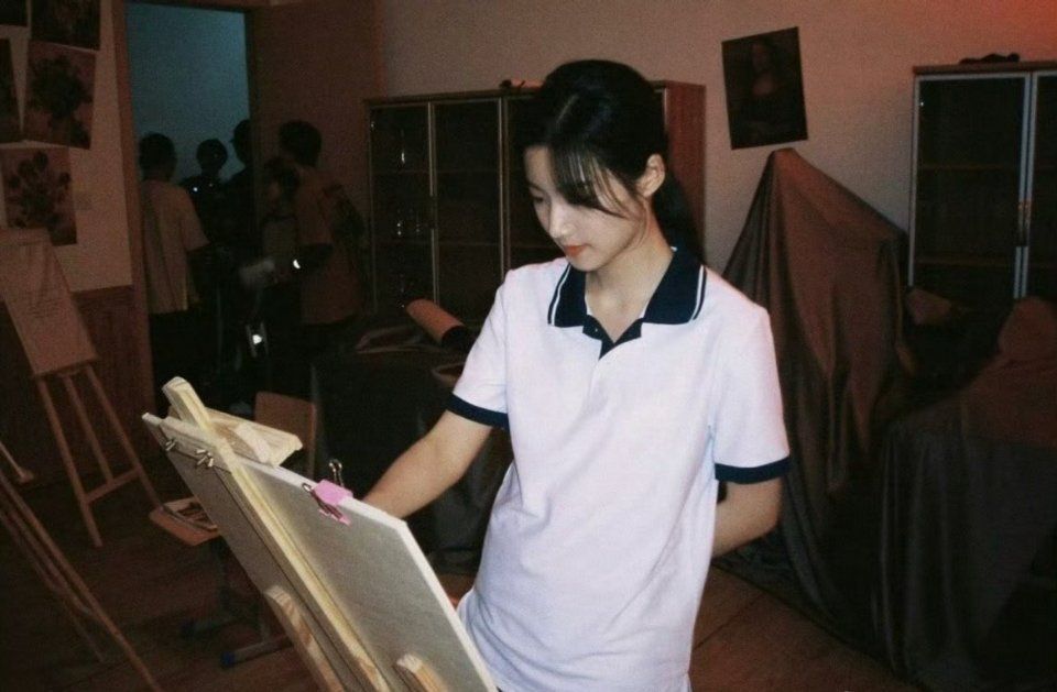 感受校服噜卢昱晓