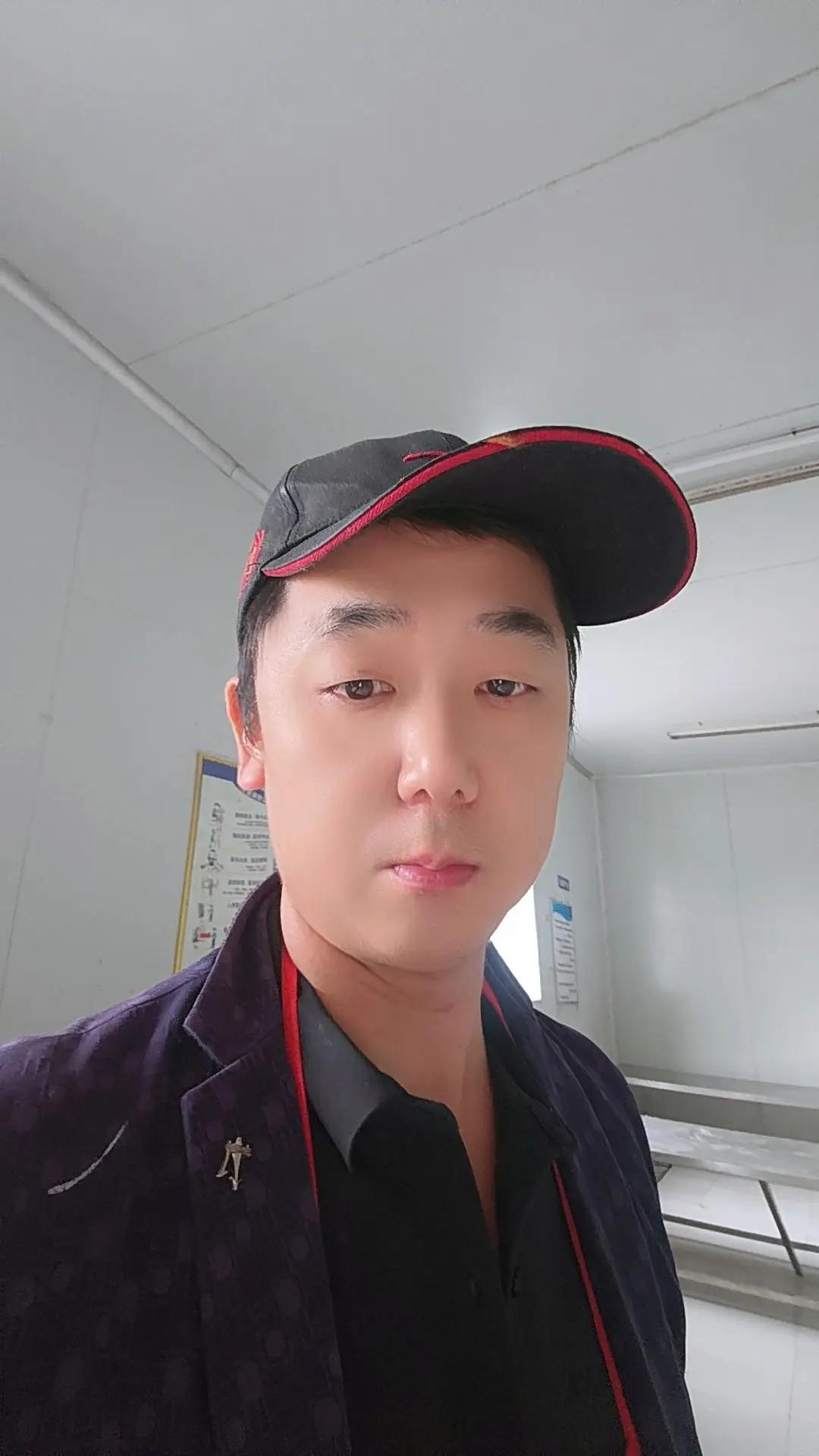 在我们庄上班，买方程豹钛7的第13天。一天一百块需要好久，所以我买彩票了，万一中
