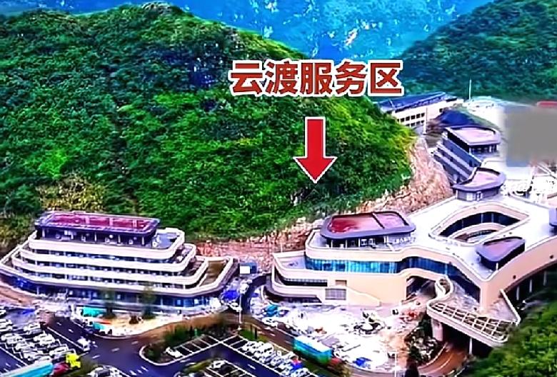 贵州云渡服务区作为一个面向全世界的顶级景区竟然容不下几辆摩托车钱全国的骑行爱