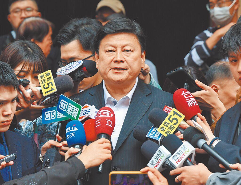 傅崐萁没资格选？外边都在传，说傅崐萁因为以前被开除过党籍，可能没资格参选国民党主