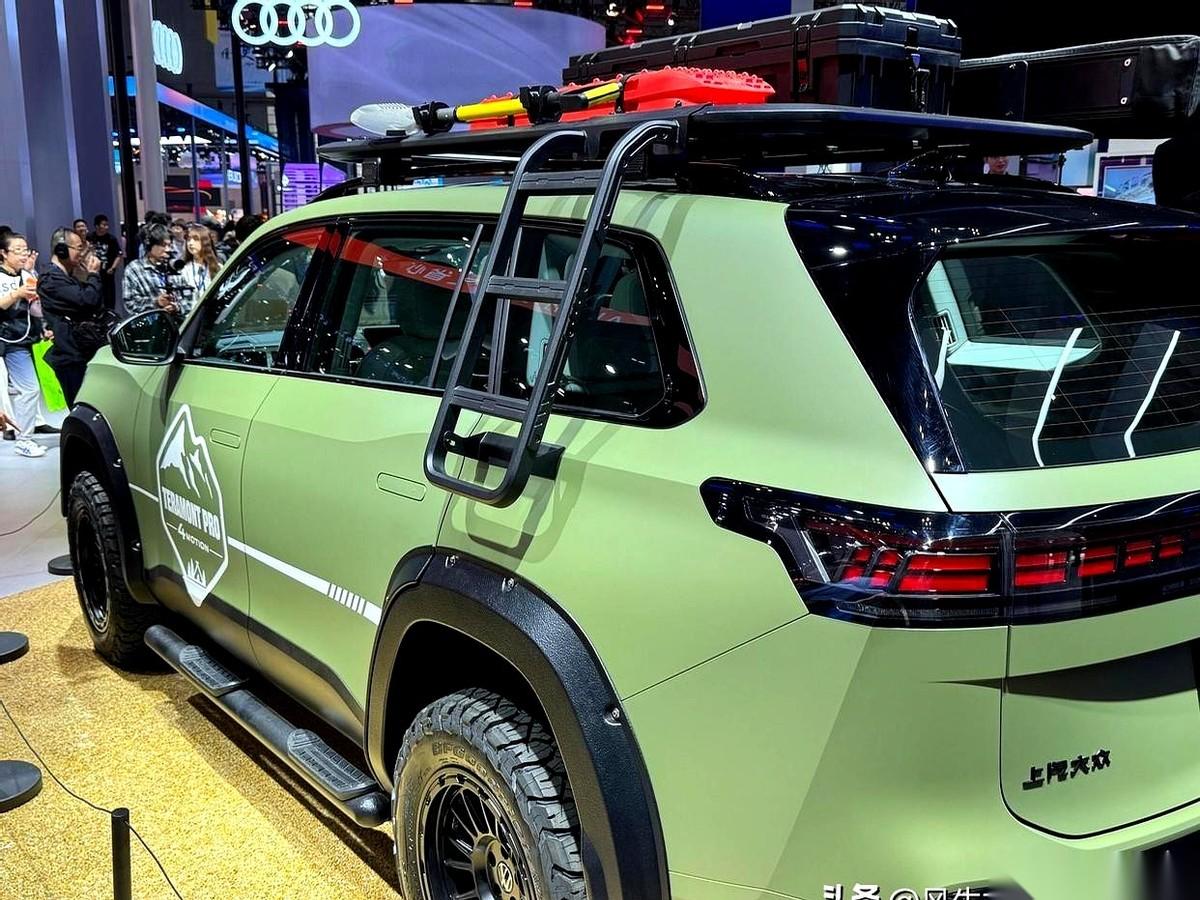 说真的,中年男人选车,哪是给自己选的?是给老婆的舒适,给孩子的空间,给爹妈的安