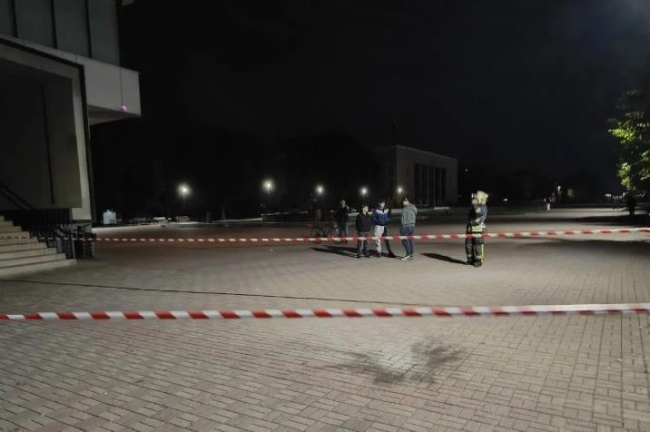 乌克兰军人在利沃夫引爆手榴弹导致多人受伤乌军一名正在利沃夫州舍普蒂茨基市