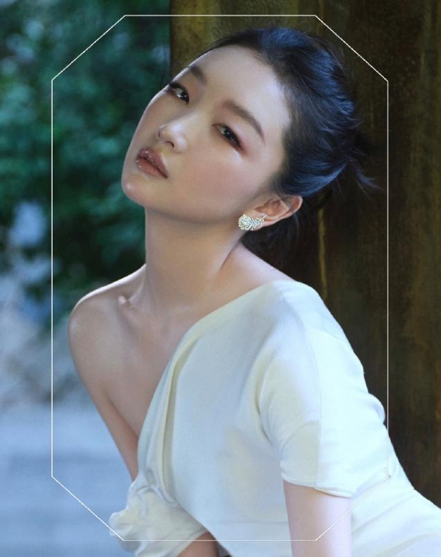 周冬雨只剩3个代言了周冬雨作为三金影后，咖位没有降低，刚官宣海外电影节评委，但