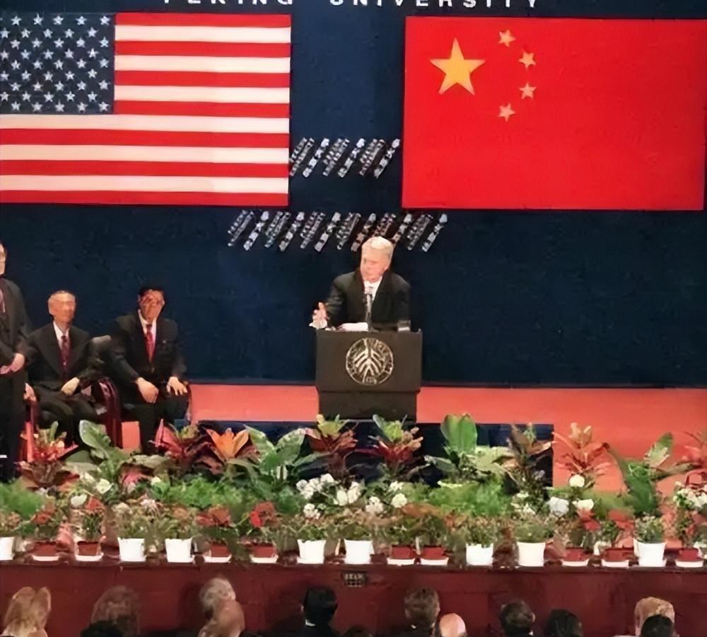 ☁若是当年没有克林顿的一再坚持，中国加入世贸可能会更为艰难！98年克林顿访