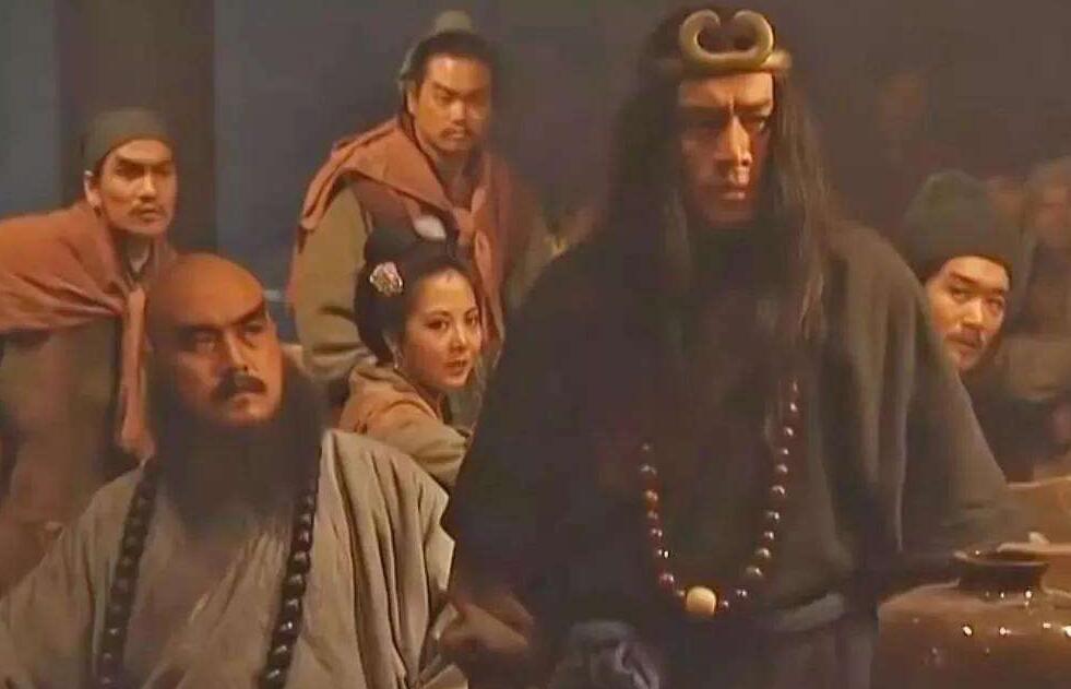 柴进庄上哪有厉害的都是混吃喝的武松为啥在柴进那不痛快，首先柴进府内多为阿谀奉