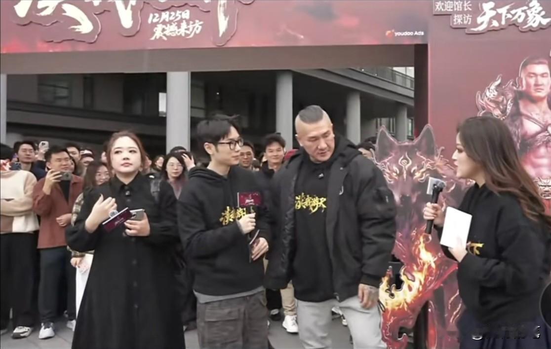 台湾网红馆长居然来大陆过圣诞节，这次是到广州并且直播，而这次直播很不一样，现场装