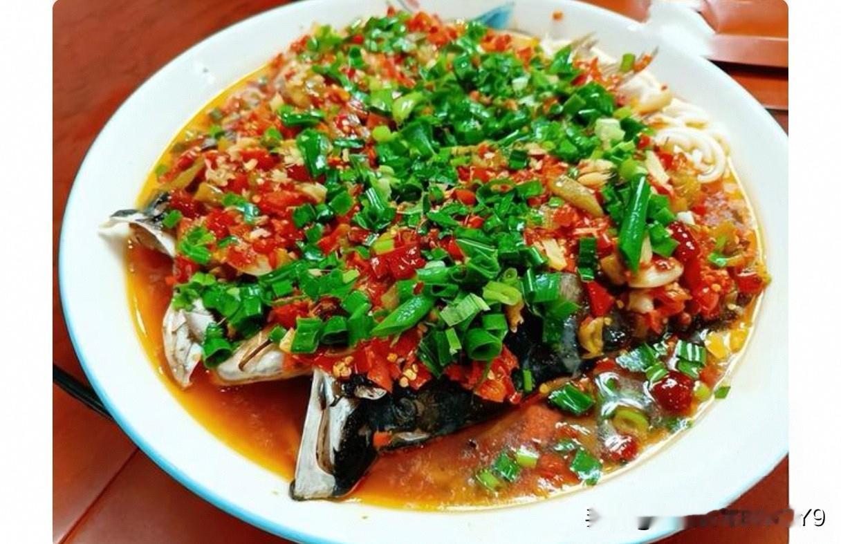 剁椒鱼头应该是属于湘菜还是川菜?本人生长于浙中，上大学在上海，第一次吃湘菜和川菜