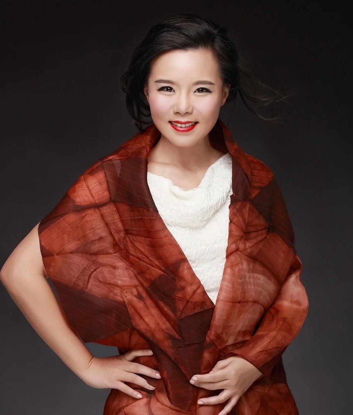 50岁龚琳娜亲口承认：我曾卑微到每天送他礼物，求他别走“再有才华的女人，一旦在