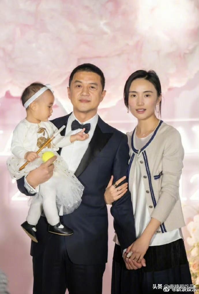我有预感李亚鹏应该是没钱了就在刚刚，李亚鹏发文官宣离婚，两人共同抚养孩子，女