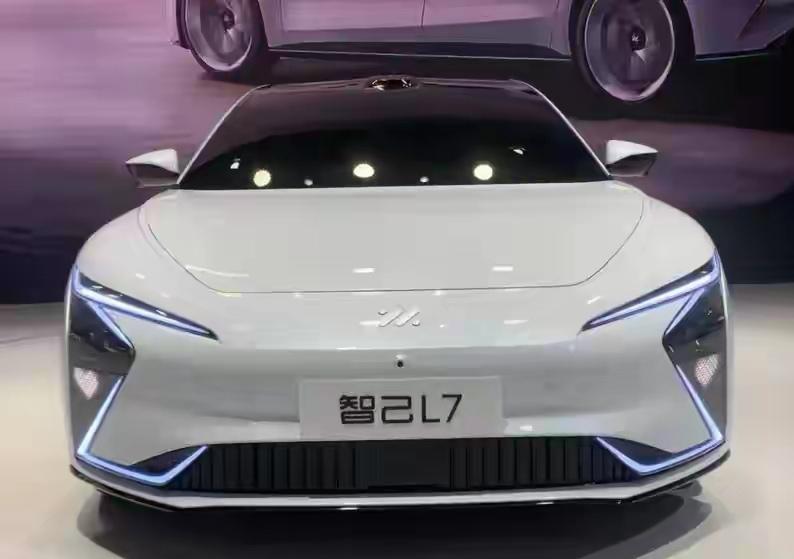 新老汽车三大件比对：1.燃油车老三大件：发动机、变速箱、底盘2.早期