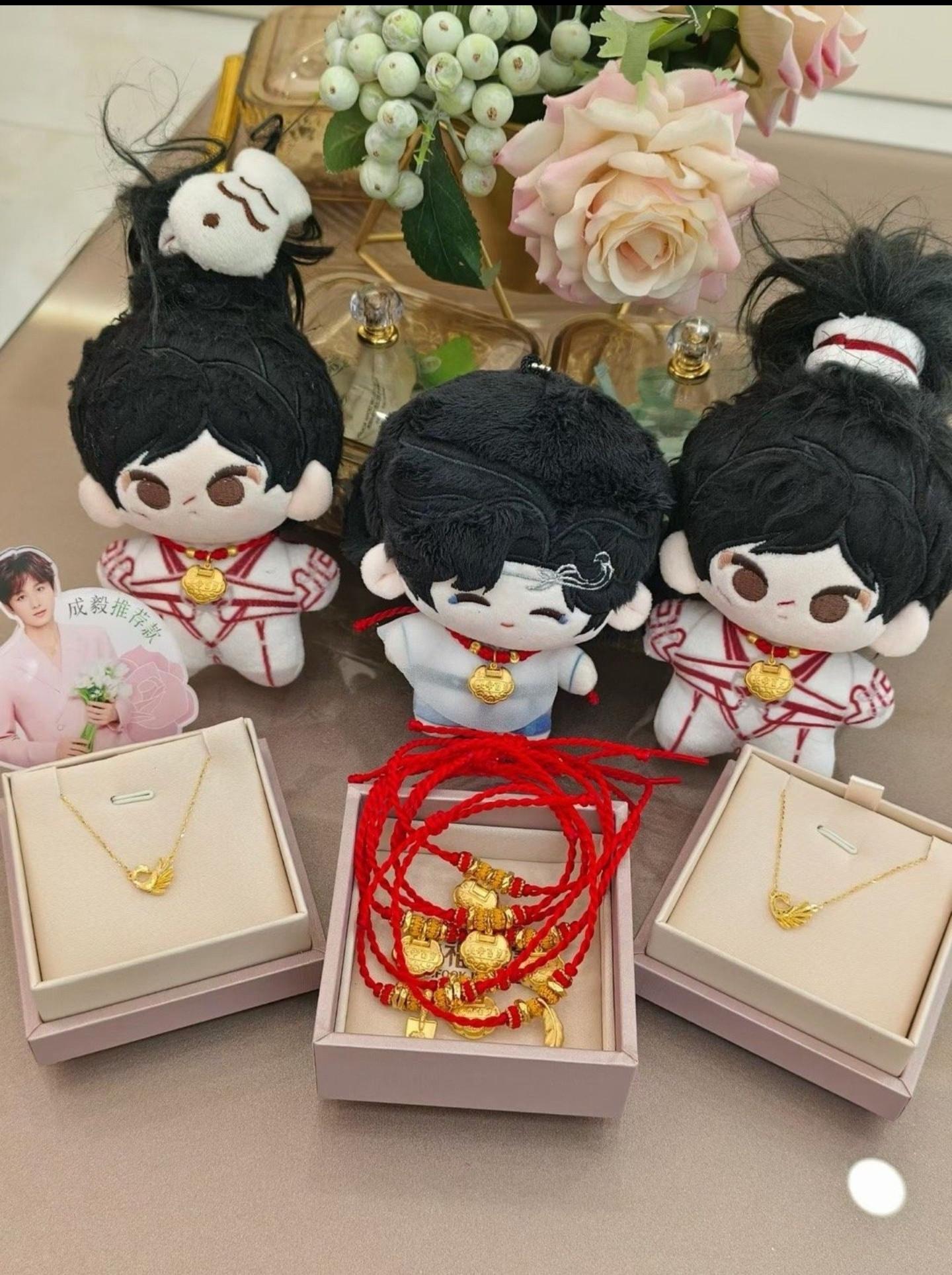 为什么成毅粉丝这么多富婆啊？帝舵表，六福珠宝几万几万的买。