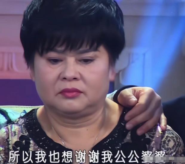 面相学真的骗不了人，不信你看冉莹颖的妈妈，她的腮骨宽阔往外翻，又是眉压眼，一看就