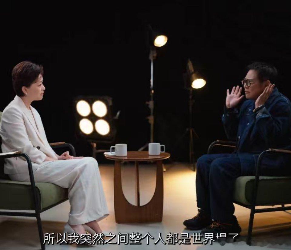 62岁李连杰哽咽谈女儿：“我早年忙于拍戏，忽略了她的成长”，自曝小女儿7岁开始抑.郁，不爱与人沟通，