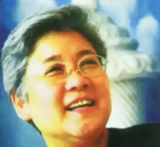 1977年9月，唐闻生被下放到“五七干校”劳动，从此她远离了工作多年的外交系统。