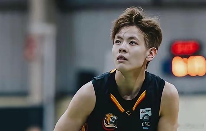 杨舒予NBL1首秀31分杨舒予、陈明伶在澳大利亚NBL1联赛中首秀双响，前者得3