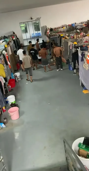 打工人宿舍的一幕，不得不说，惊呆了。