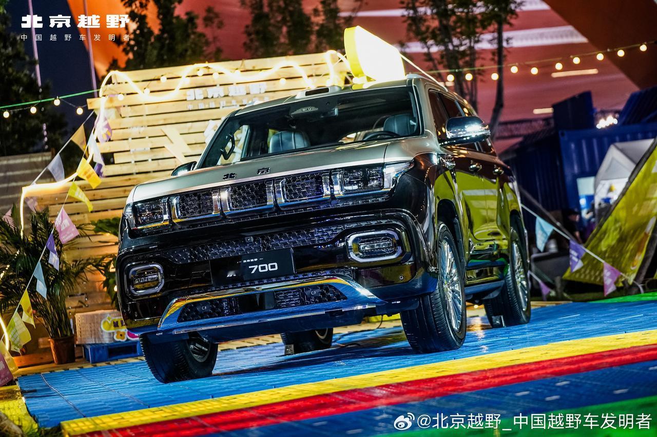 北京越野泰坦700终于上市啦！19.98万到26.98万的定价，这性价比简直没谁