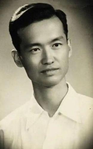 1947年，国军少校被俘，连长正要审问，他摇了摇头，说：“同志，你级别太低，不用