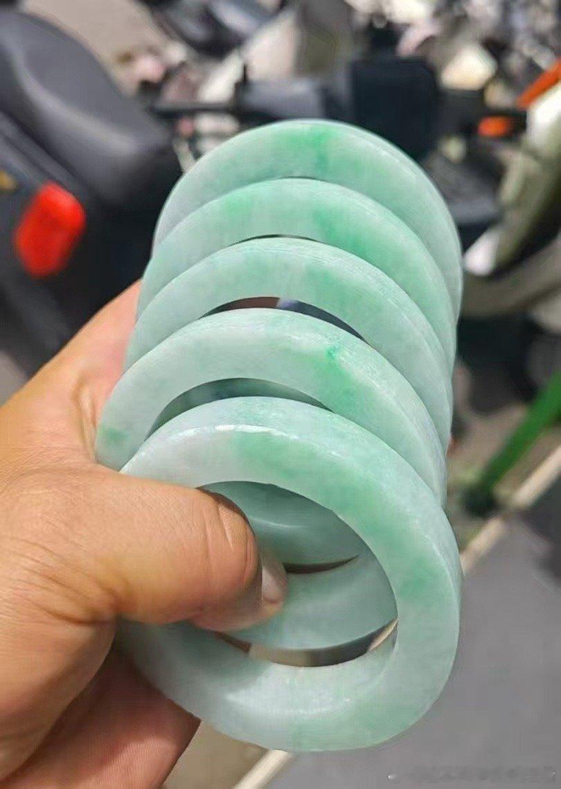 这个经济环境，更差的永远是下一年。在上班的朋友感受应该很明显，民企私企在裁员，有