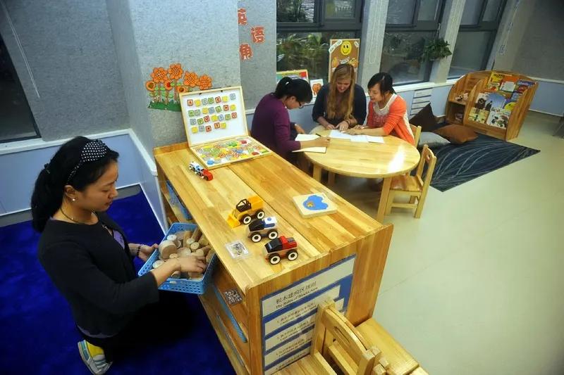 2025秋季学期起，学前一年的保教费给予免除。学前一年一般指的是幼儿园大班。