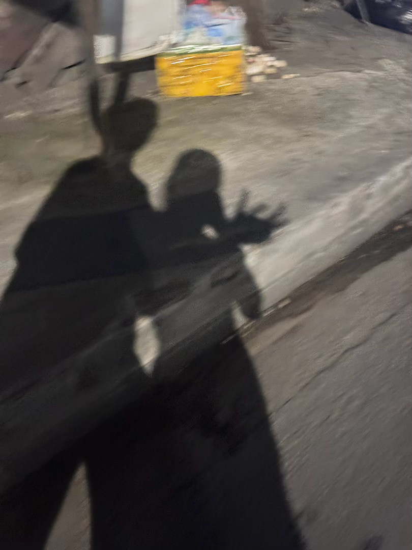 小时候的时候推婴儿车的时候被问是不是妈妈送幼儿园解释好久是小姨不是姐姐我带出