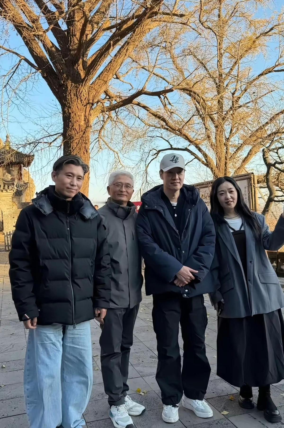 朱媛媛半年没露面，微博停更、活动全推，连春节档宣传都没影。辛柏青只丢下一句“我