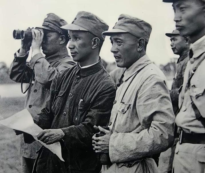 粟裕要守住黄桥，一个支队长突然问道：“我算过了，我们的弹药根本守不住黄桥！”粟裕