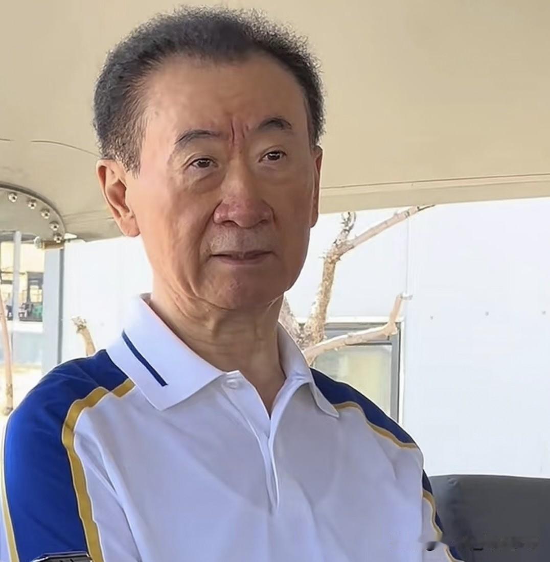 79岁曹德旺潇洒交棒，王健林75岁还在工地搬砖？这差距，真不是钱多钱少的事！