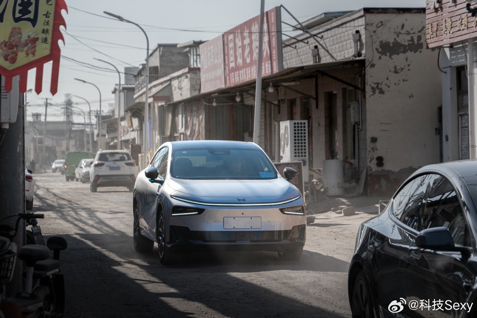 开小鹏G7过中国年！开小鹏G7这次不再说放不下小鹏G7小蓝灯点亮十八线小乡村当小