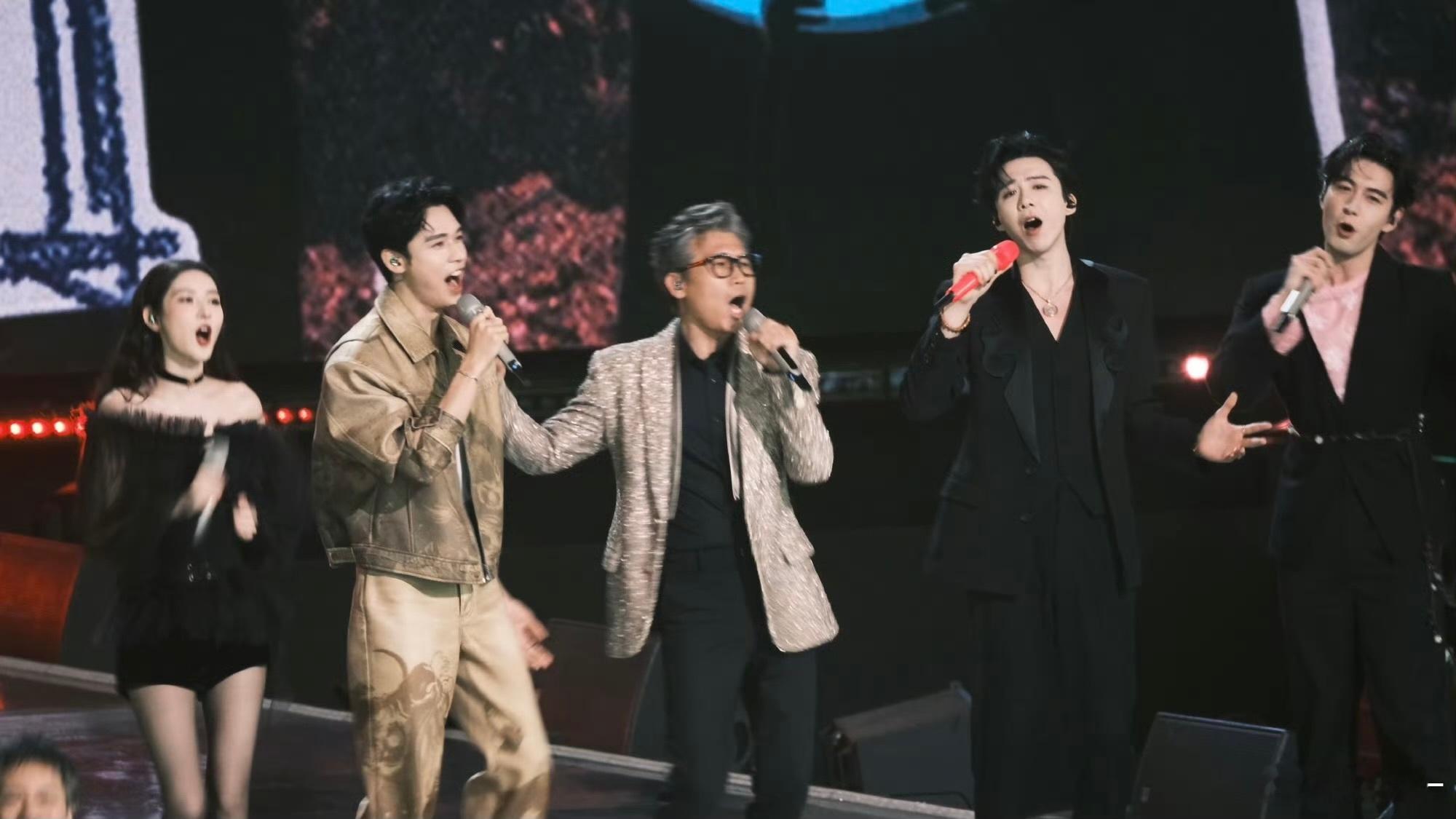 星光大赏生图，刘宇宁高白瘦比例真的无敌了