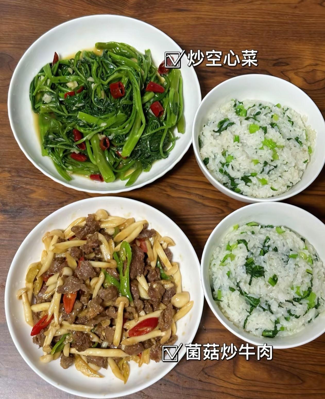 简简单单的二人三餐，每日家常小炒，荤素搭配，营养又健康。菜品颜色分明，色香味