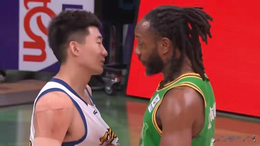 广厦输在两点。第一，过于相信包夹持球人，逼着对方犯错，但是辽篮现在变了，场上五人