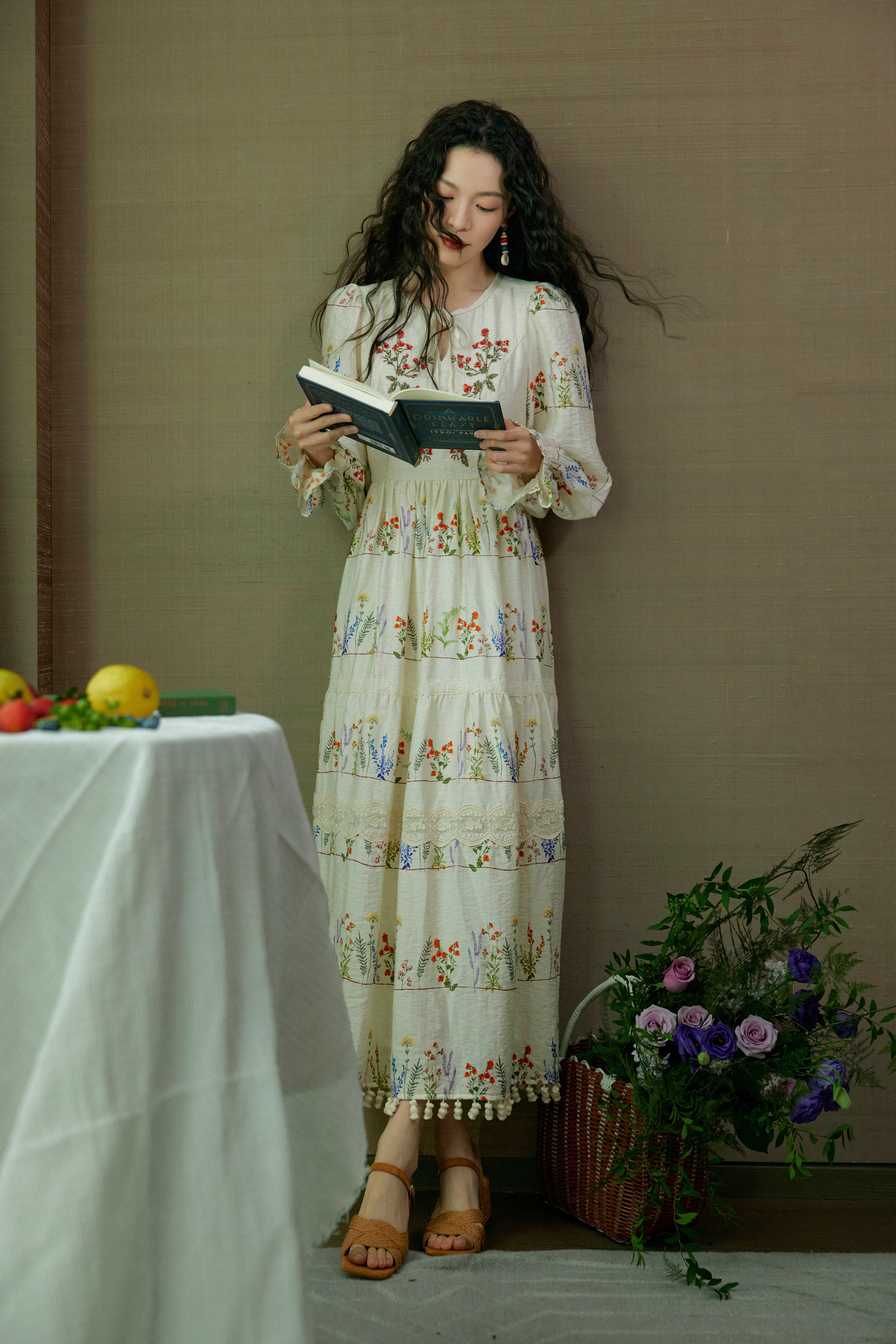 钟楚曦钟楚曦一字带细高跟