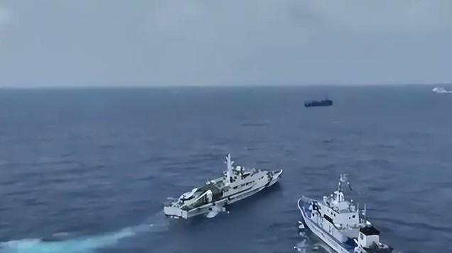 菲军舰闯入黄岩岛,南部战区发出通告,马科斯要与中方“硬刚”?