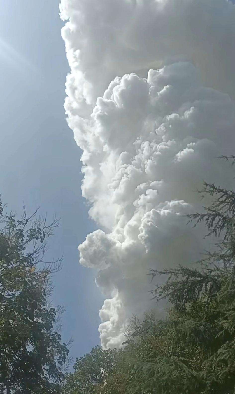 这难道是白云？生产？基地？造云基地被你发现了！么事，不用恐慌，二蛋家在蒸馍，