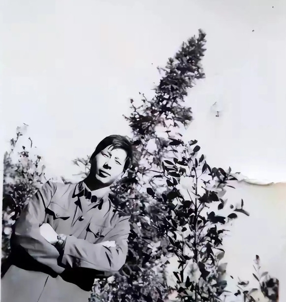 1979年，何源海不幸中弹“牺牲”，被追记一等功，谁知两年后，他却回到了村子，但