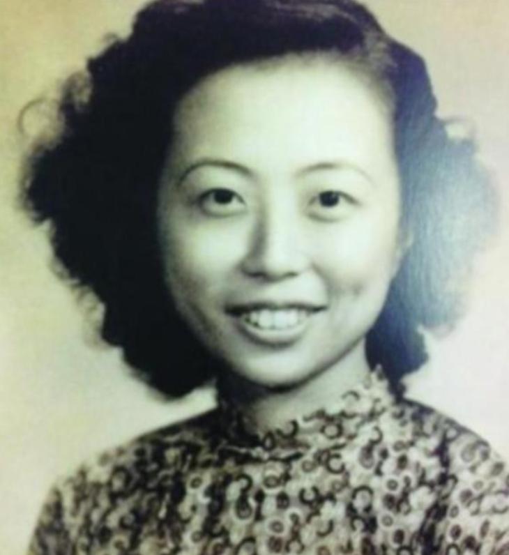 1945年，戴笠杀气腾腾闯进机要室，离沈安娜藏的情报仅一毫米，千钧一发之际，沈安