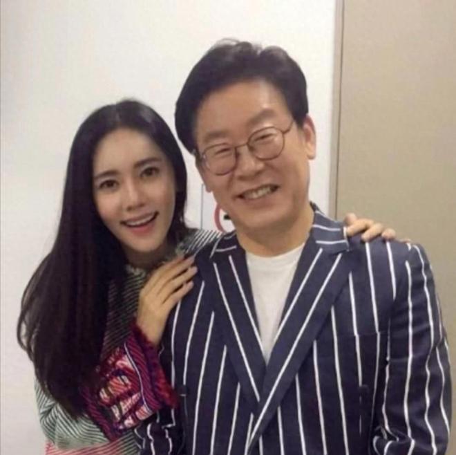 万万没想到，李在明上任后，最高兴的竟然是一个女明星，直接从十八线成为了总统座上