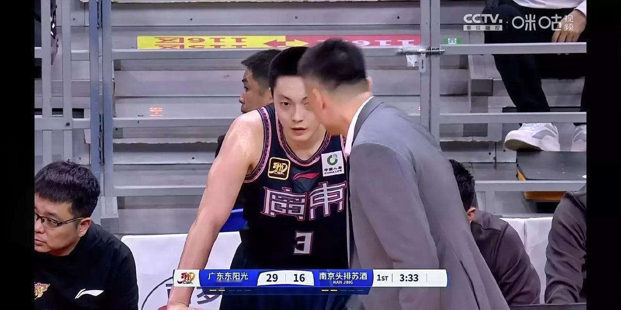 杜峰终于低下了他那高傲的头！说实话，昨晚广东能在领先17分之多的情况下被南京逆