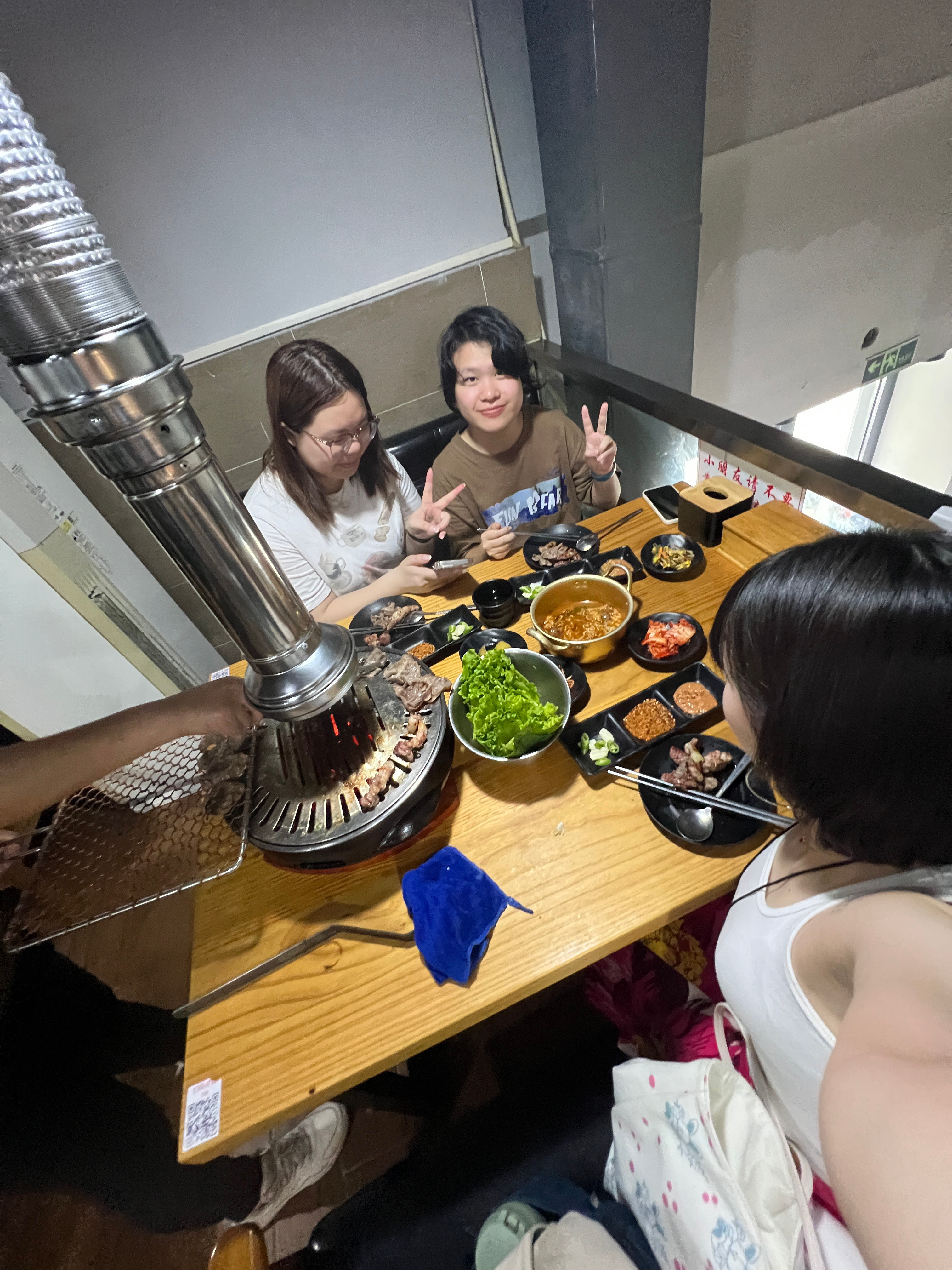 又是我们仨！！！！！！！嘿嘿匆匆吃饭见一面[比心][比心][比心]​​​