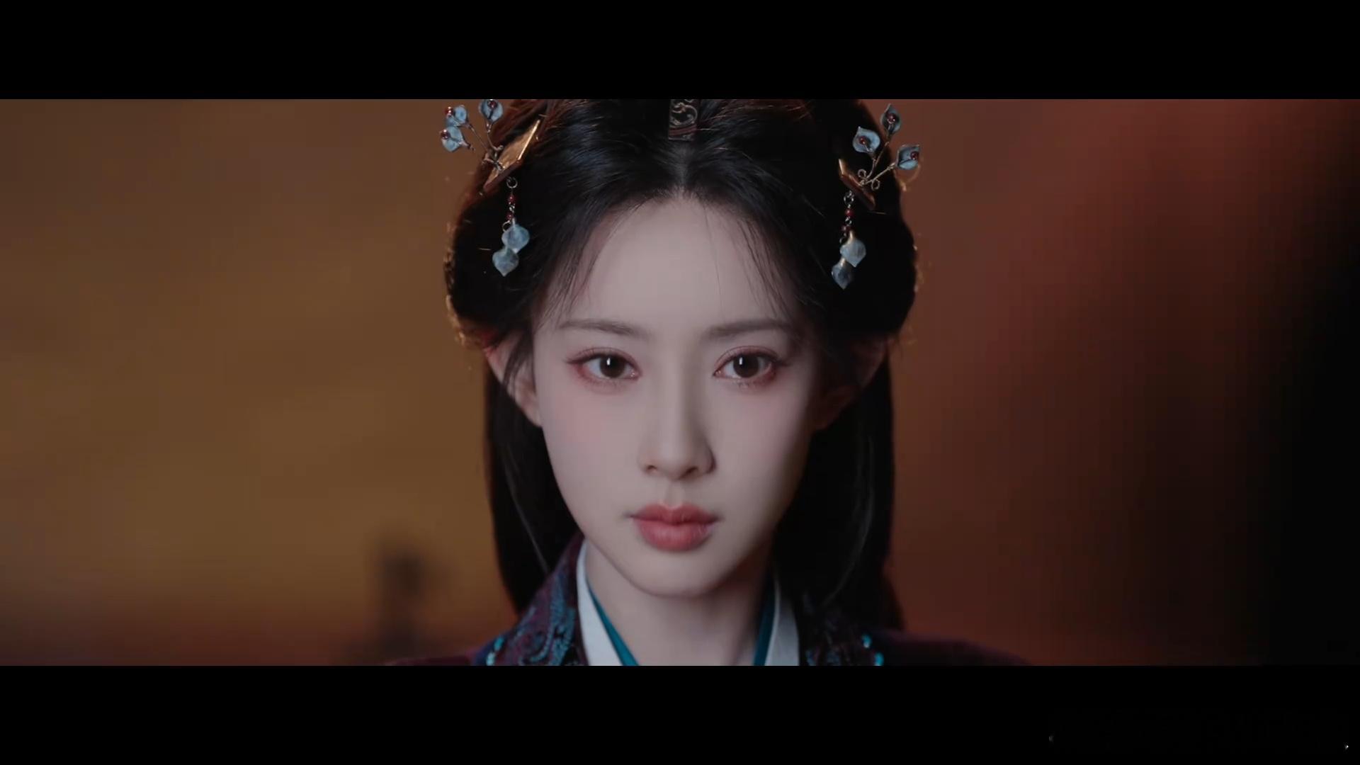 她好像没有灵气了…..眼神好空洞