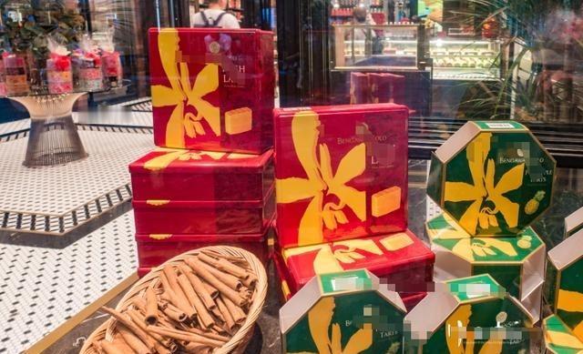 大家发现没？近期出现三个消费反常，信号有点明显了。最近逛商场、刷电商平台或者