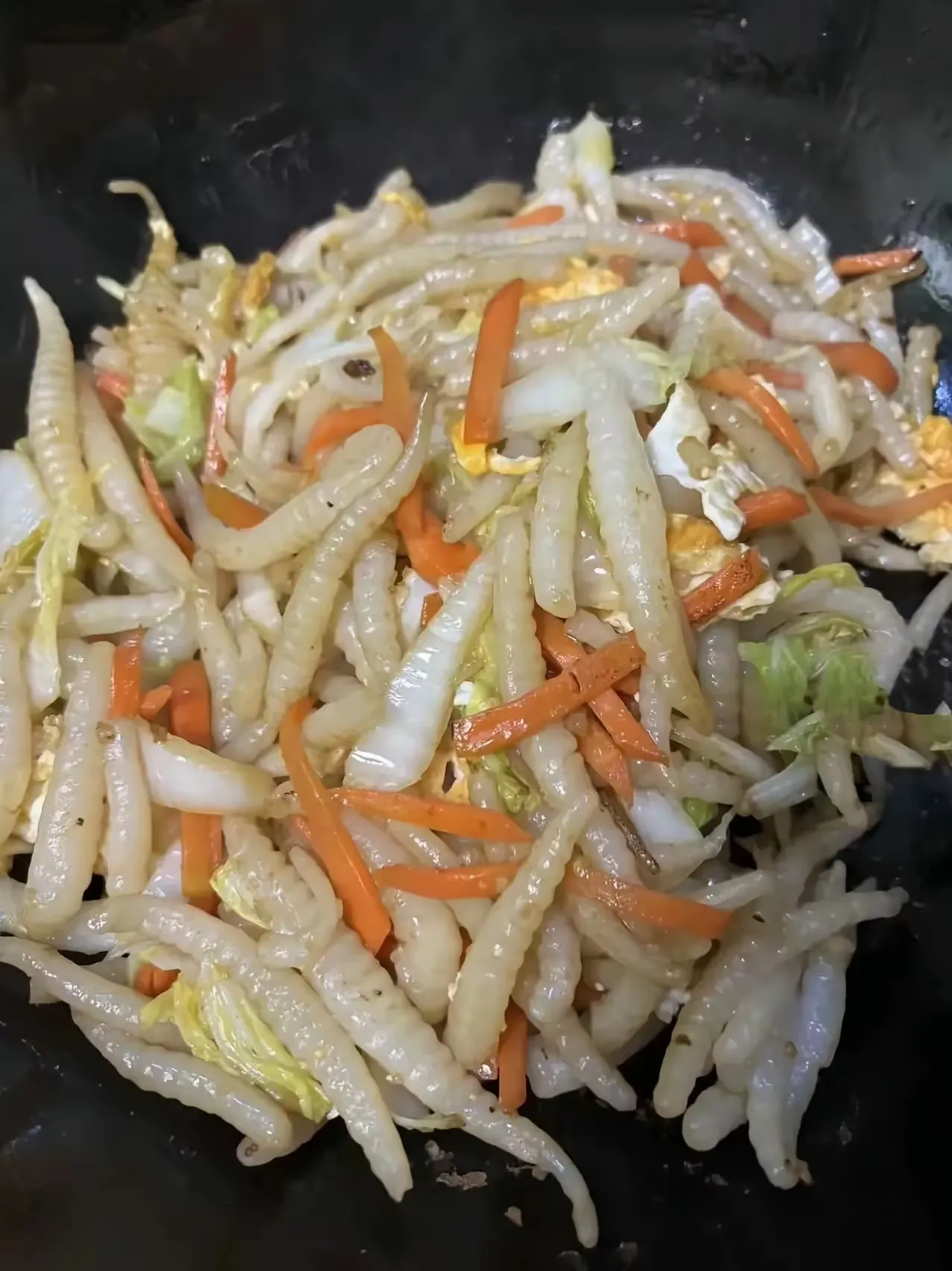 想知道这道美食的故乡在哪？名字是什么，太馋人了