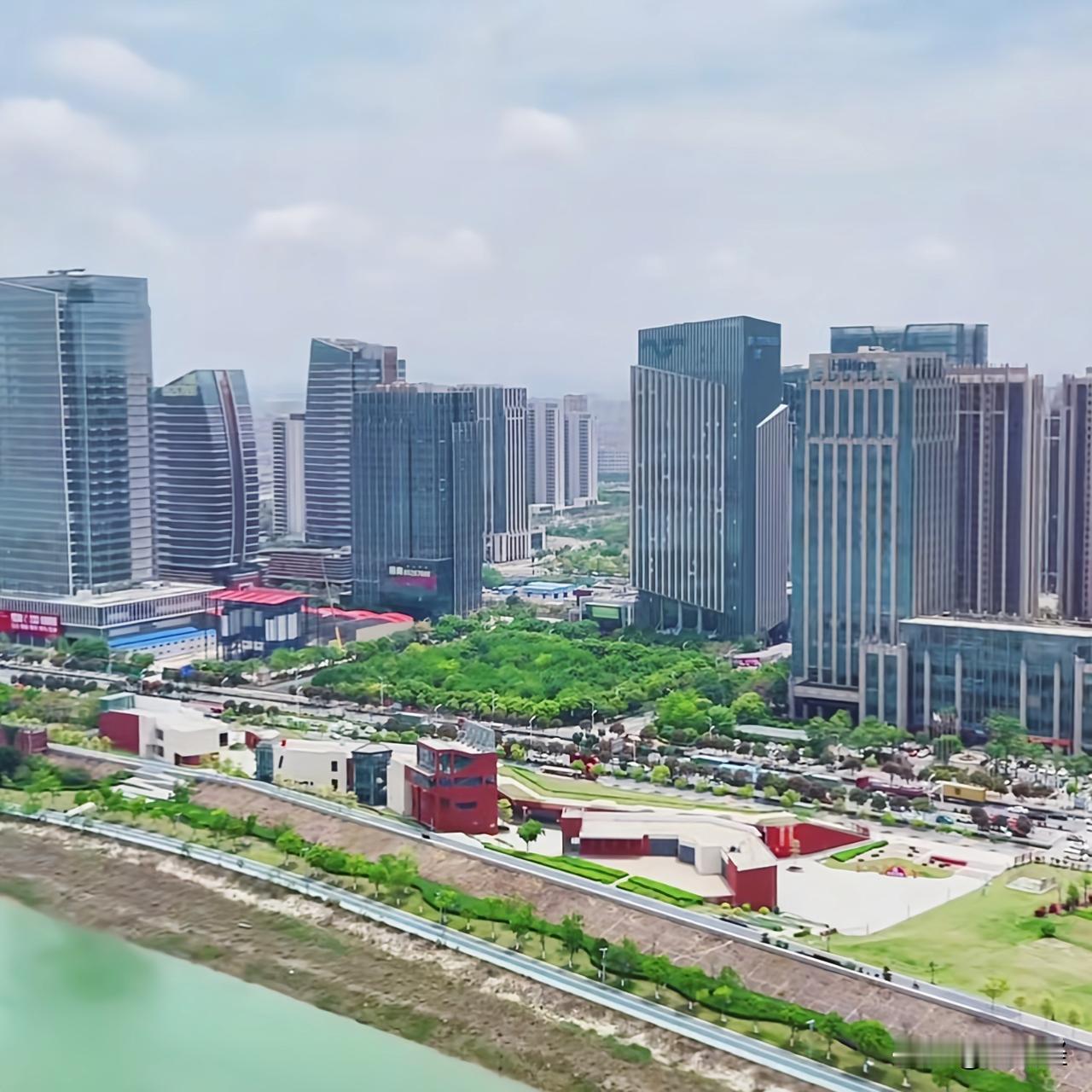 泉州陈埭CBD，这一座镇的CBD，比一些地级市还要震撼。陈埭镇的是福建省第一镇