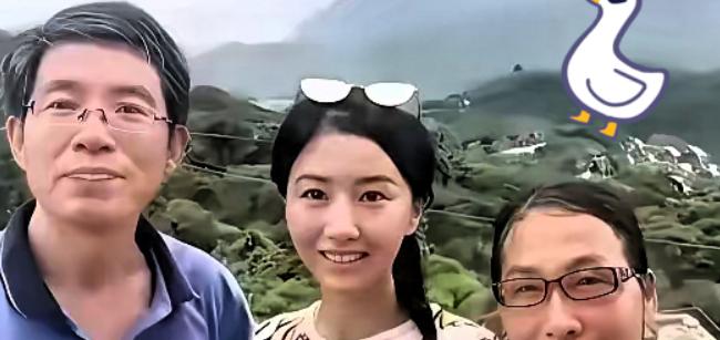 翟欣欣的第一任丈夫刘磊确实该庆幸。2011年那段仅维持三个月的婚姻，他只赔了