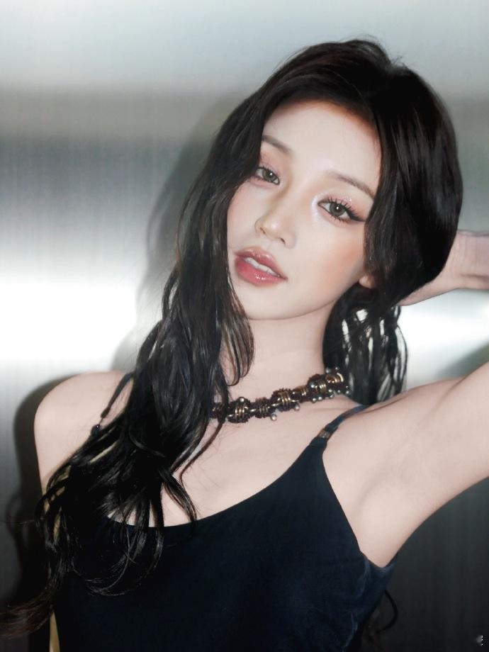 宋雨琦摇滚美人宋雨琦御姐天花板迎接七月晒美照，宋雨琦一出场直接艳压全场