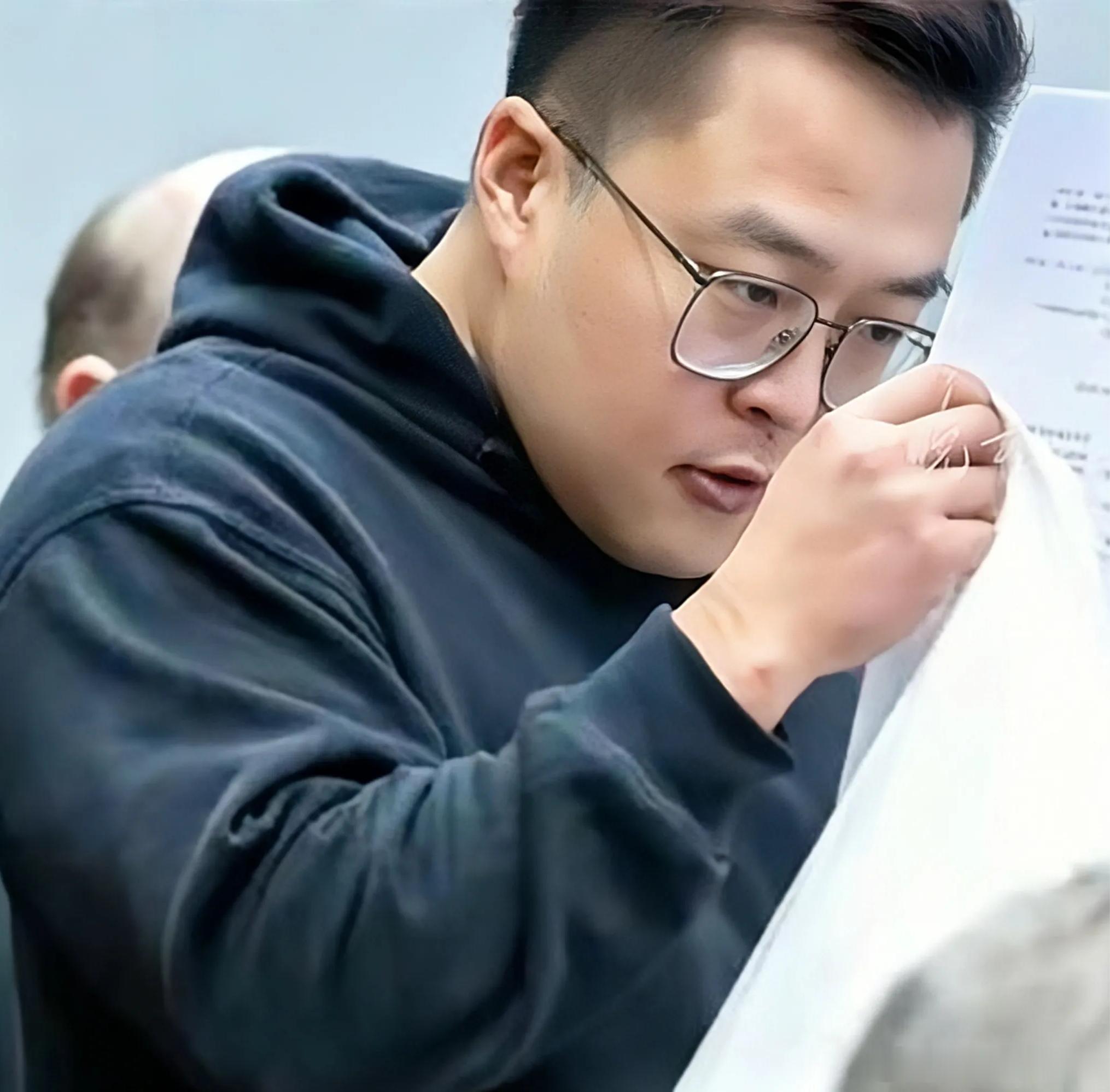 蒋中懿母亲花钱捞人！近日德国之声报道，检方对蒋中懿的量刑建议是终身监禁，法院讲述