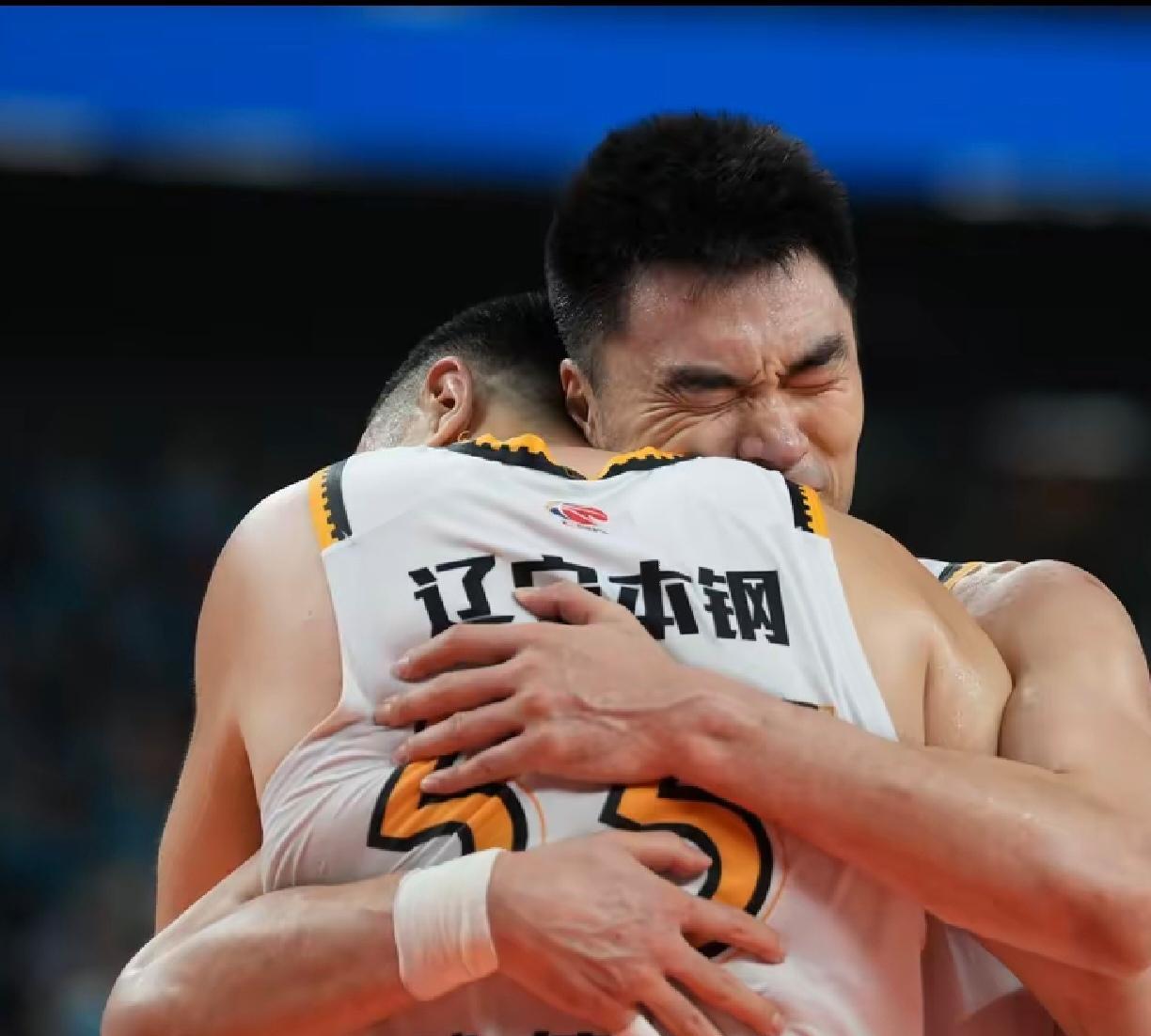 谢谢你，老队长韩德君！作为辽宁球迷，对于大韩我们不能太苛刻了！唯有祝福老队长：功